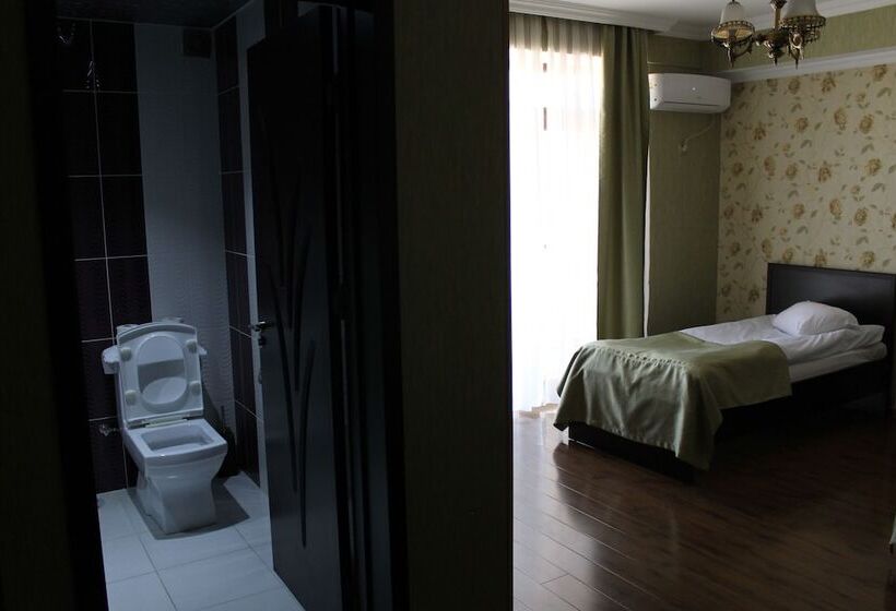 اتاق استاندارد سه نفره, Grand Palace