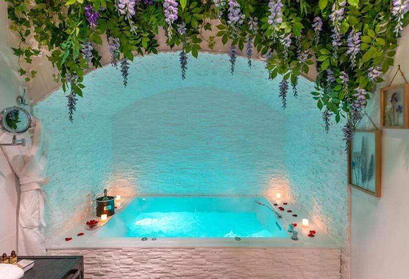 Номер Стандарт с Гидромассажем, La Bastide Du Rocher Boutique Hôtel & Spa