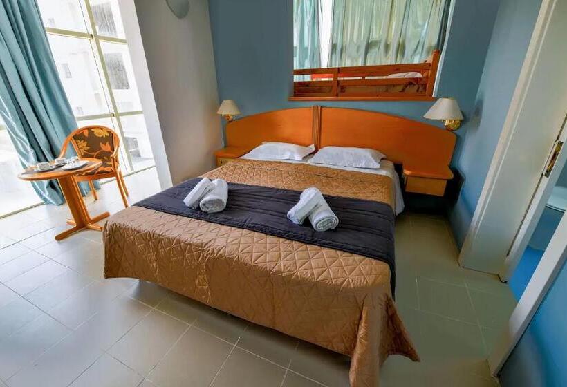 سوییت خانوادگی, La Playa