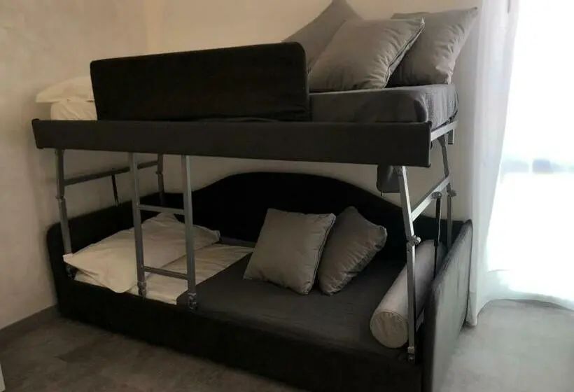 デラックスの４人部屋, Sesto Senso Home