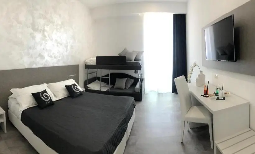 デラックスの４人部屋, Sesto Senso Home