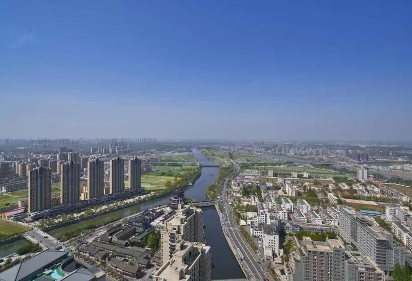 キングサイズベッド、シティビューデラックスルーム, Yancheng Marriott