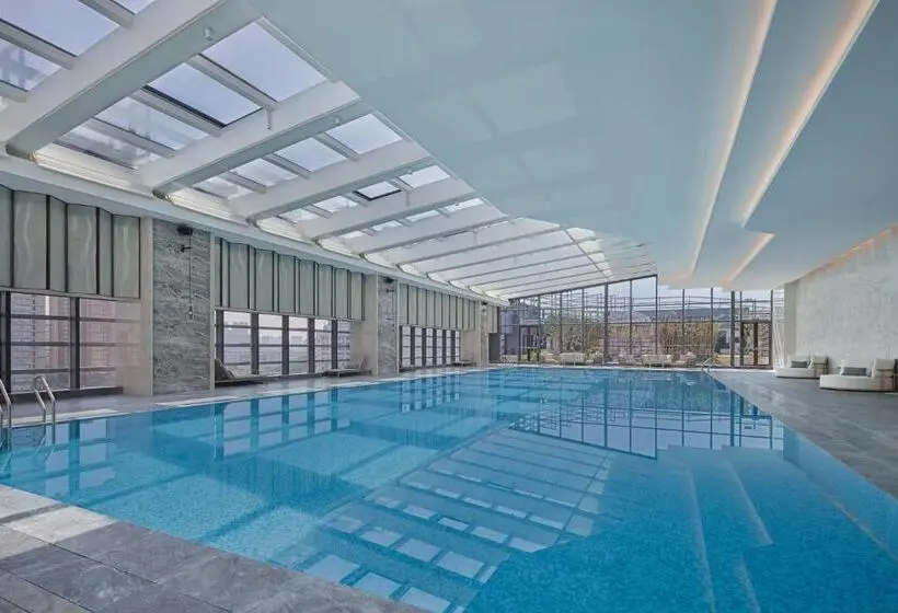 キングサイズベッド、シティビューデラックスルーム, Yancheng Marriott