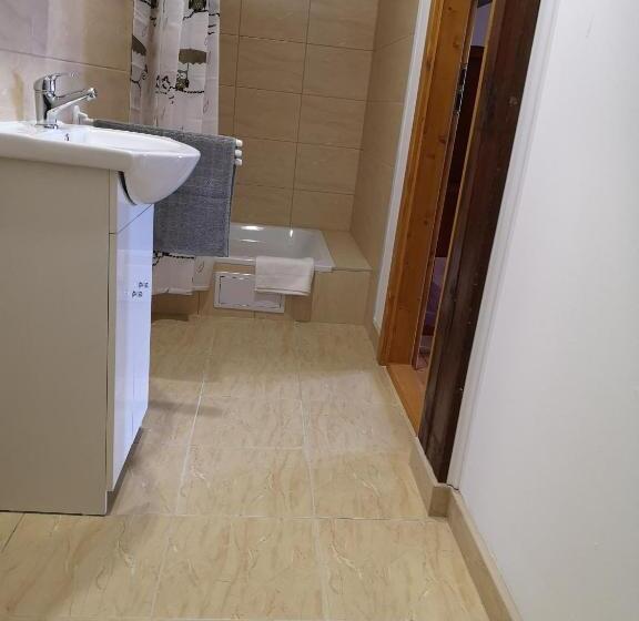 スイート（家族用）, Motorest Ski čertovica