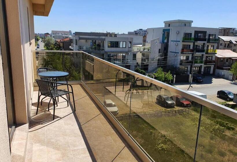 חדר סטנדרט לשלושה עם מרפסת, Roca Del Mar