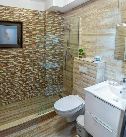 חדר סטנדרט לשלושה עם מרפסת, Roca Del Mar