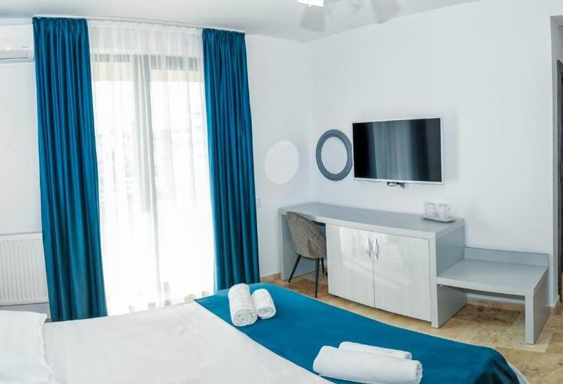 חדר סטנדרט לשלושה עם מרפסת, Roca Del Mar