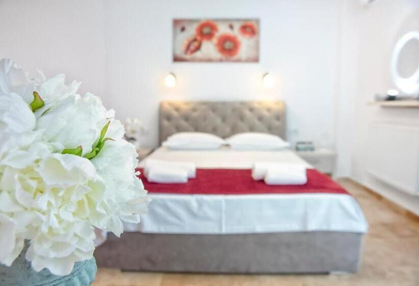 חדר משפחתי, Roca Del Mar