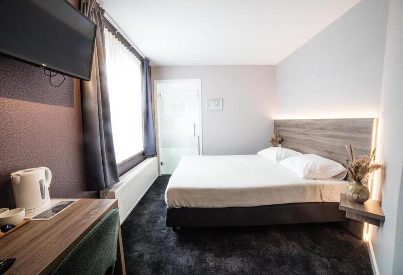 デラックストリプルルーム, Du Commerce