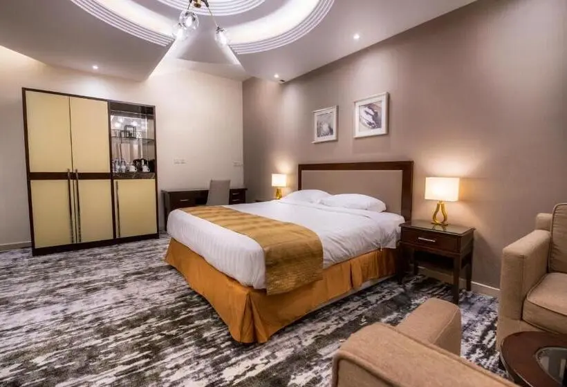 اتاق لوکس با تخت بزرگ, فندق جولدن روز Golden Rose