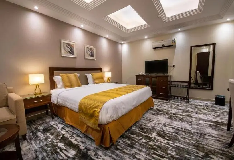 استودیوی لوکس, فندق جولدن روز Golden Rose