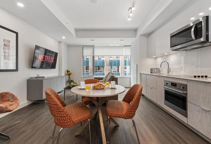 סוויטה, Restays Ottawa