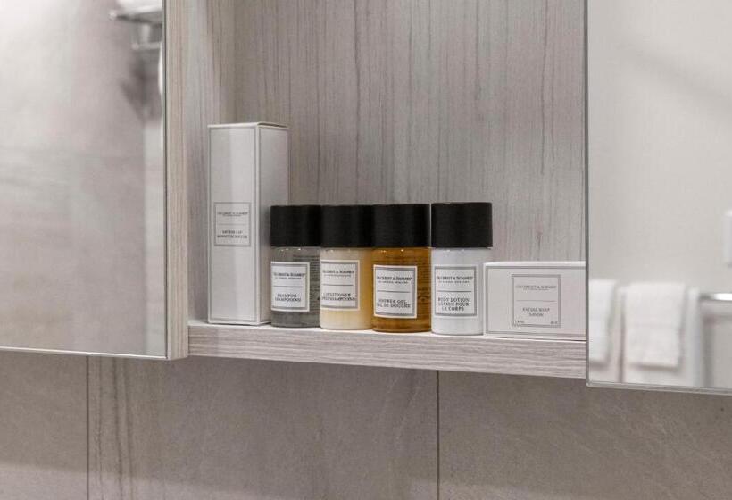 스탠다드 스튜디오, Restays Ottawa