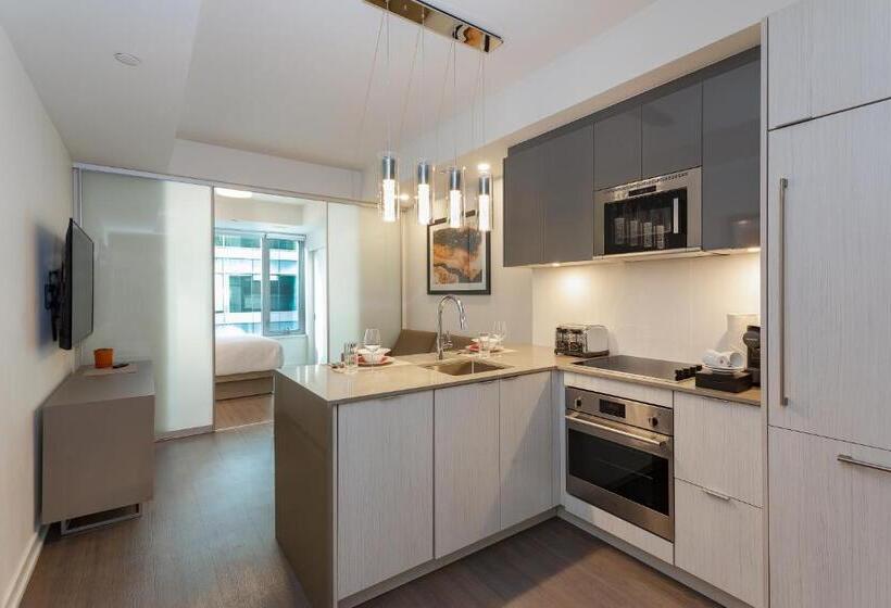 스탠다드 스튜디오, Restays Ottawa