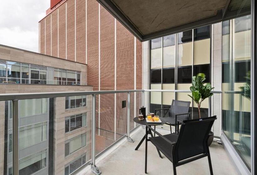 带阳台套房, Restays Ottawa