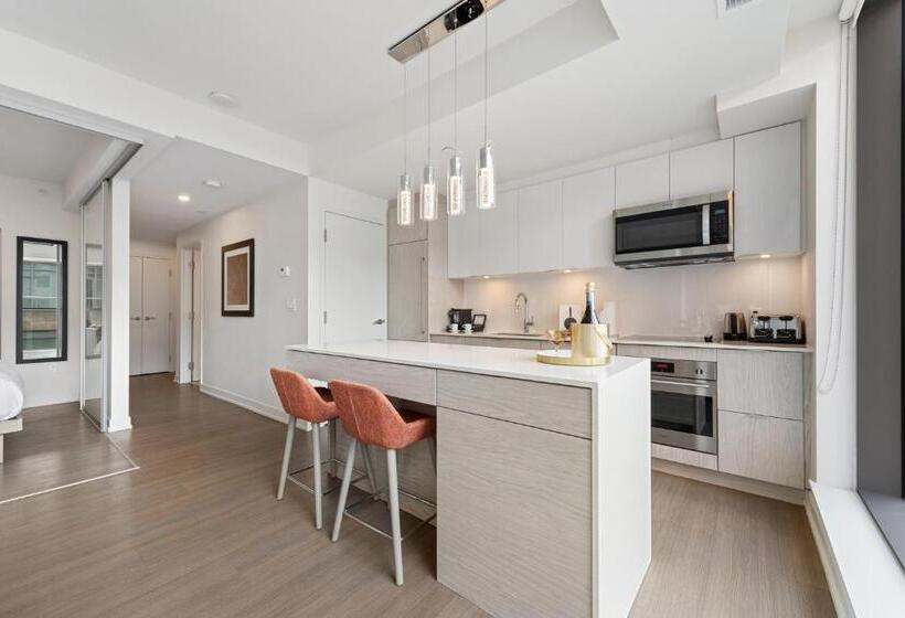 带阳台套房, Restays Ottawa