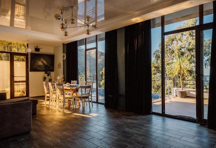 ویلای 1 خوابه با چشم‌انداز دریا, Villa Evkalipt Kvariati