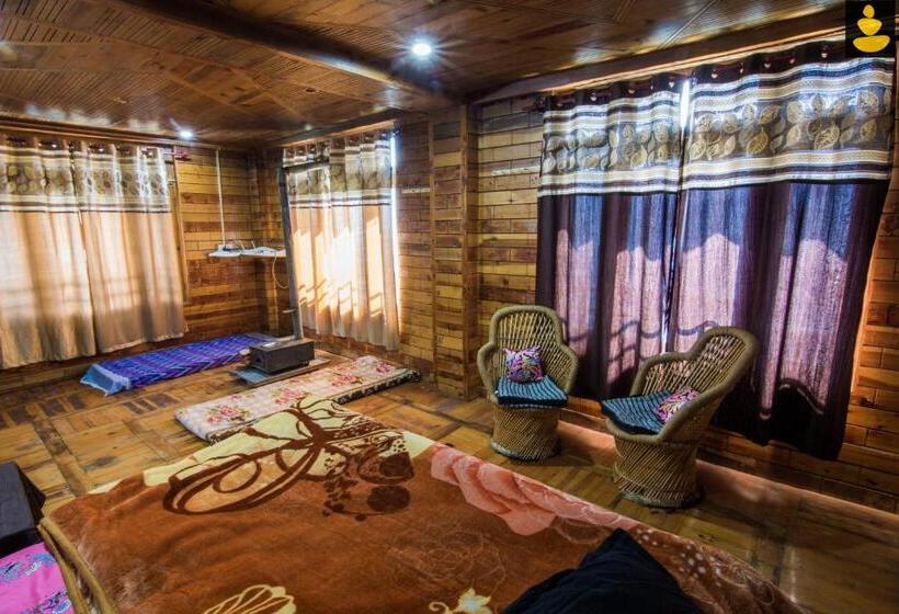 Superior Room King Size Bed, Livingstone Snow Region Campsite