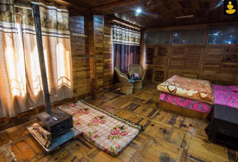 Superior Room King Size Bed, Livingstone Snow Region Campsite