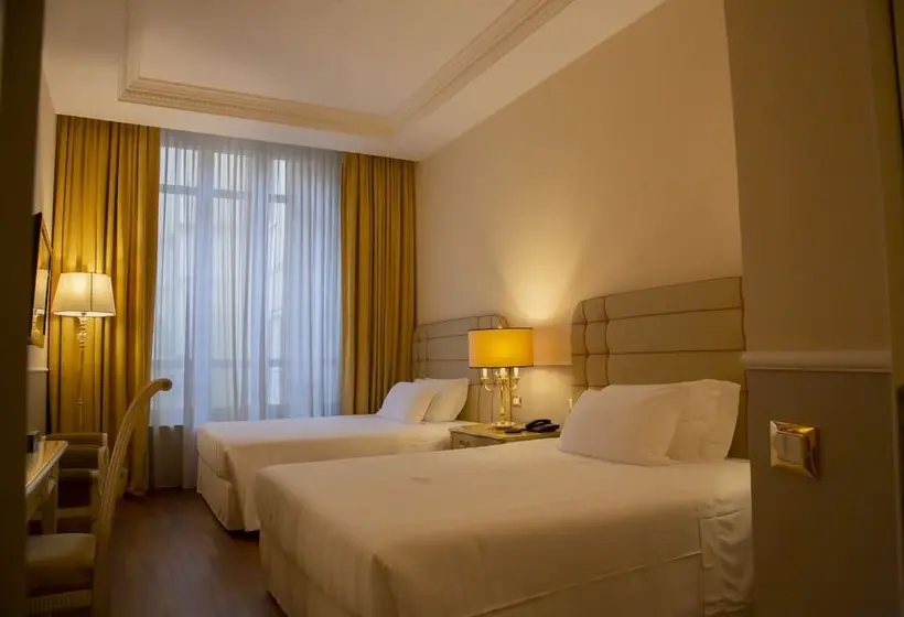 سوییت جونیور, Golden Tower Hotel & Spa