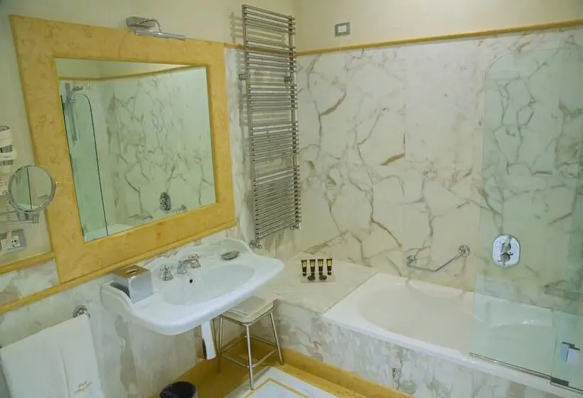 سوییت جونیور, Golden Tower Hotel & Spa