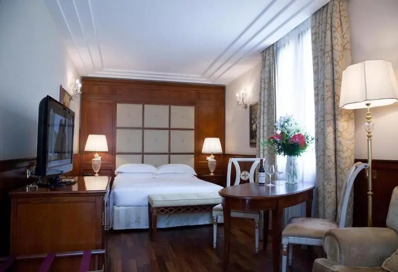 سوئیت جونیور با ماساژ آبی, Golden Tower Hotel & Spa