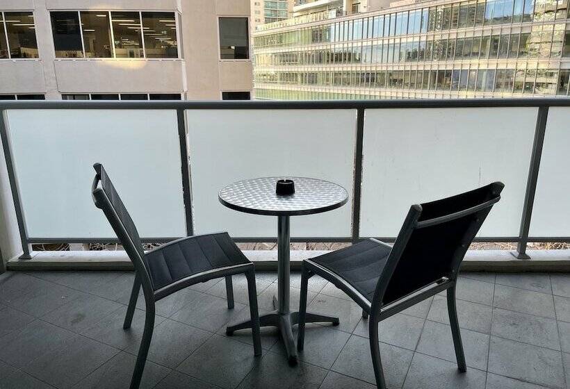 استوديو إدارى, Apx World Square