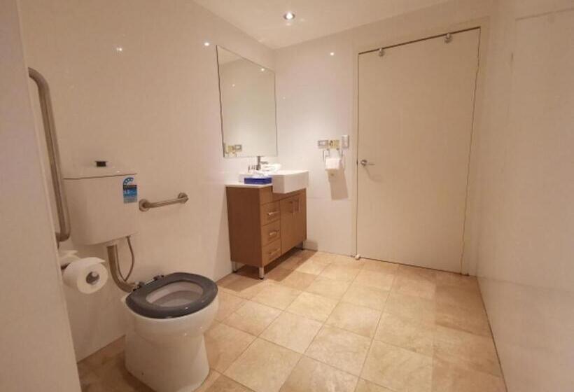 غرفة قياسية لذوى الاحتياجات الخاصة, Apx World Square