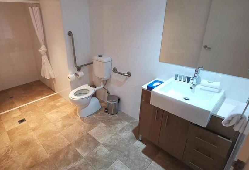 غرفة قياسية لذوى الاحتياجات الخاصة, Apx World Square