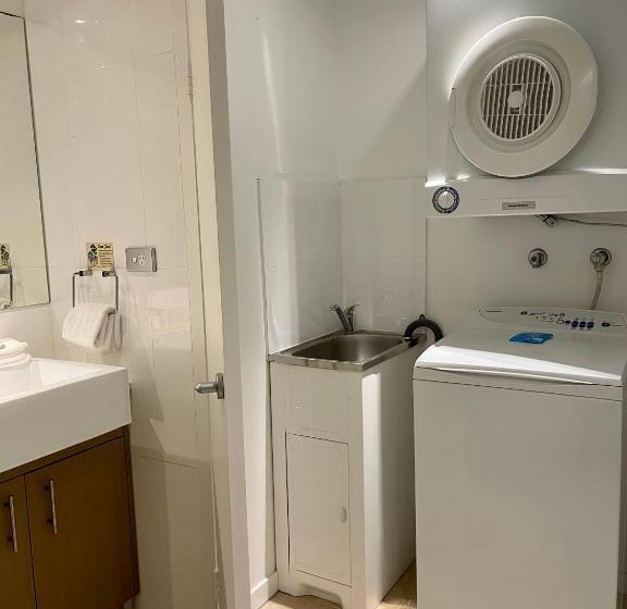 استوديو إدارى, Apx World Square