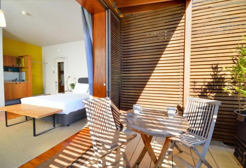 غرفة قياسية مزوَّدة بشُرفة, Dive