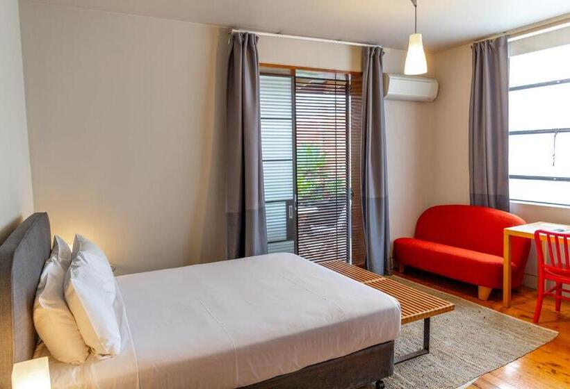 غرفة قياسية مزوَّدة بشُرفة, Dive