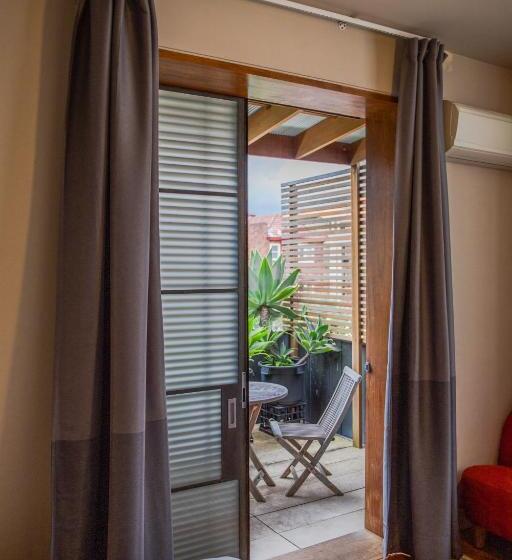 غرفة قياسية مزوَّدة بشُرفة, Dive