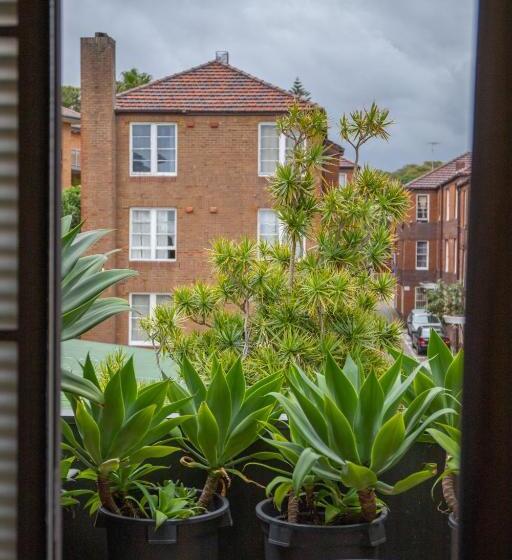 غرفة قياسية مزوَّدة بشُرفة, Dive