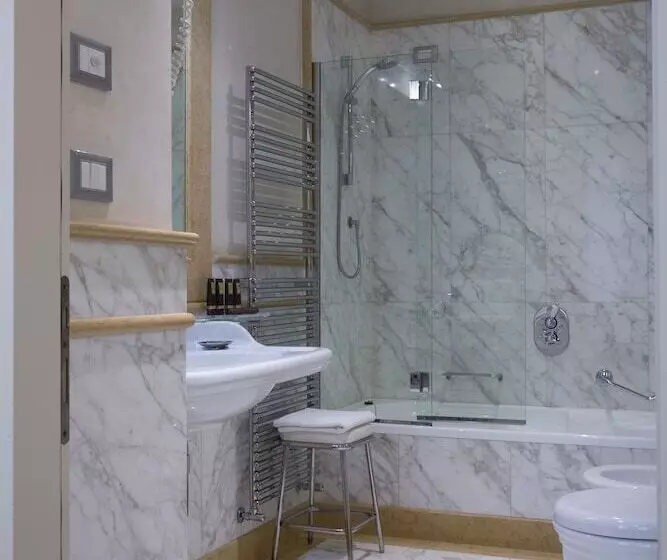 اتاق لوکس, Golden Tower Hotel & Spa