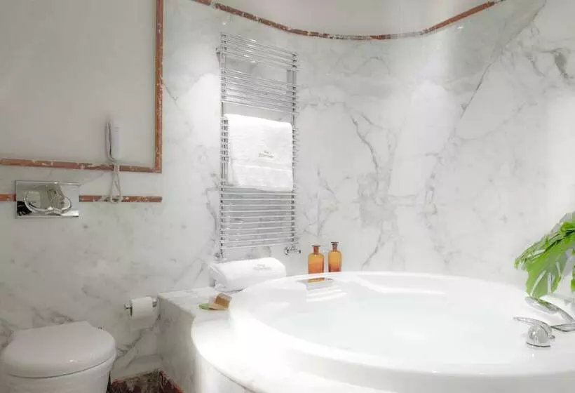 اتاق لوکس با وان آب گرم, Golden Tower Hotel & Spa