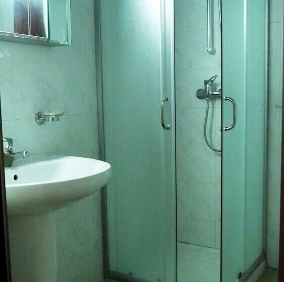 חדר סטנדרט יחיד, Kruja