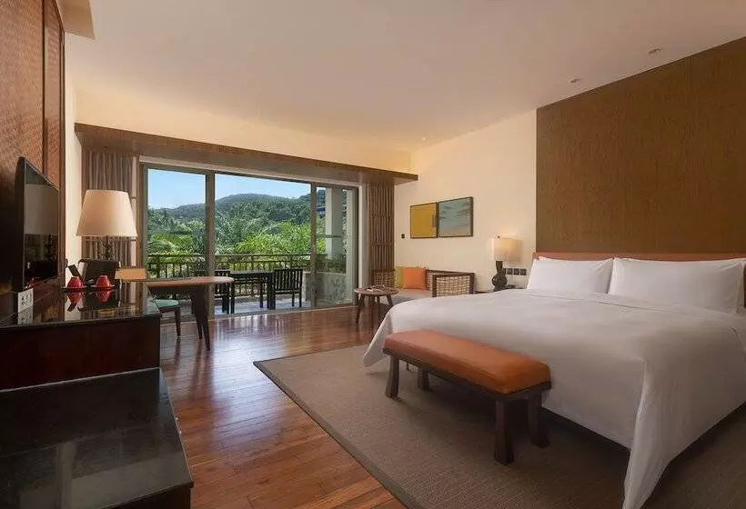 マウンテンビューデラックスルーム, Le Méridien Shimei Bay Beach Resort & Spa