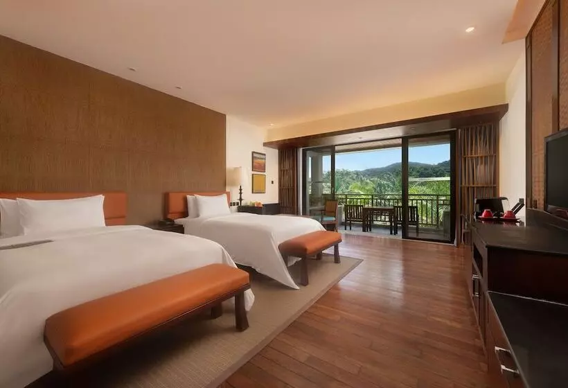 マウンテンビューデラックスルーム, Le Méridien Shimei Bay Beach Resort & Spa
