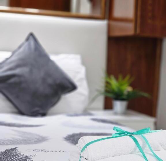 חדר סטנדרט יחיד, Max