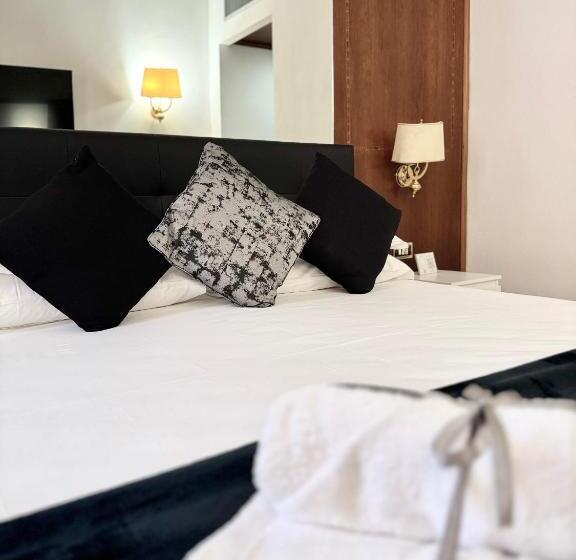 חדר סופריור, Max