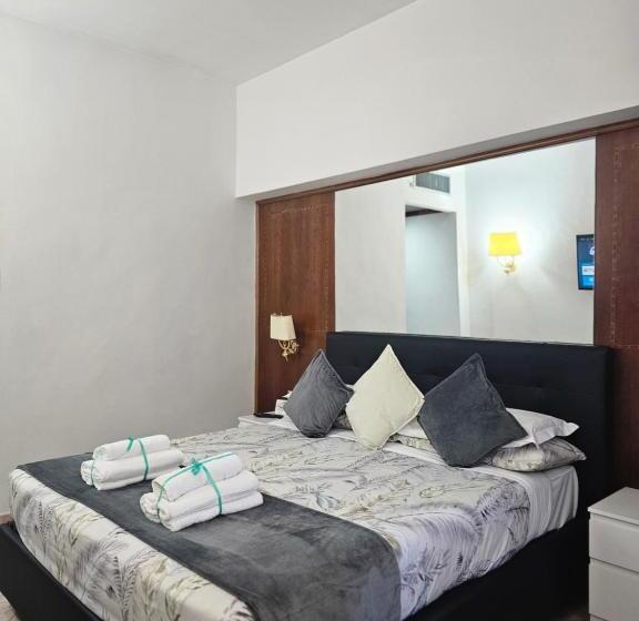 חדר סופריור, Max