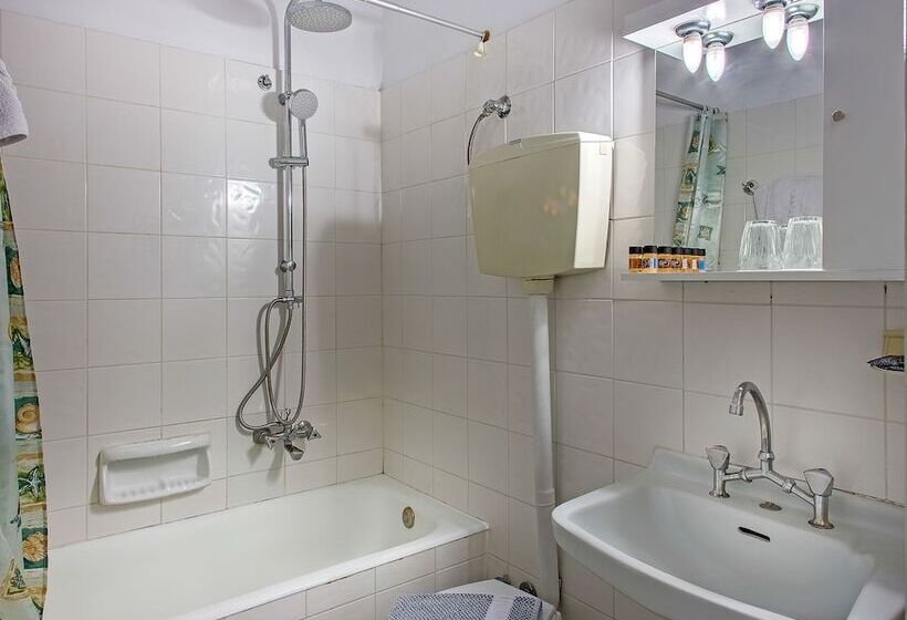 スタンダードルーム, Nefeli