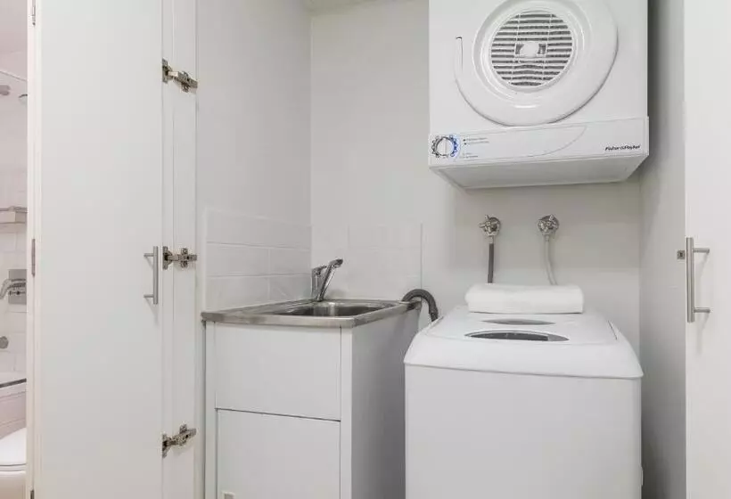 1 Bedroom Apartment River View, Oaks Brisbane Aurora Suites
