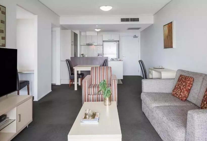 1 Bedroom Apartment River View, Oaks Brisbane Aurora Suites