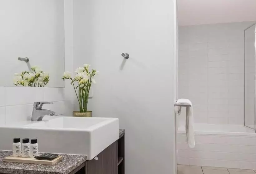 1 Bedroom Apartment River View, Oaks Brisbane Aurora Suites