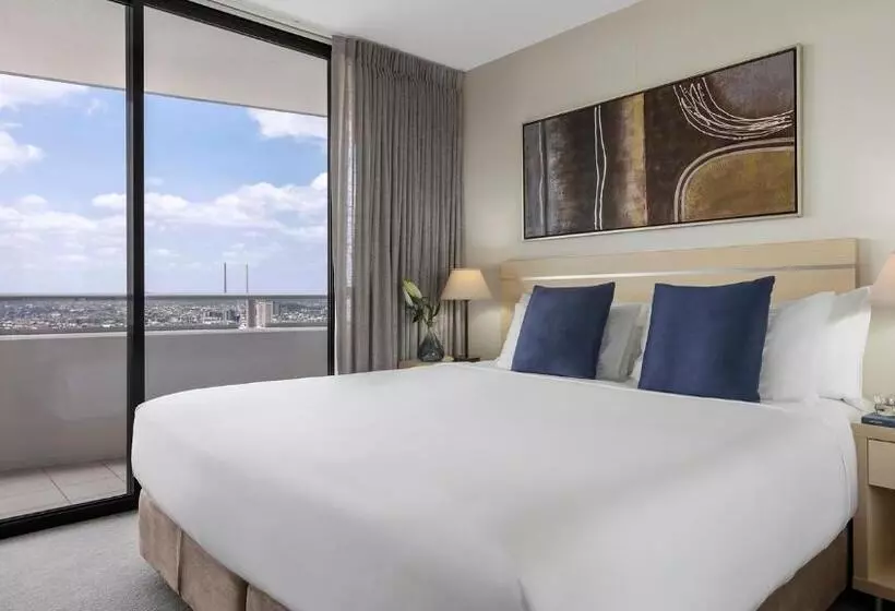 2 Bedrooms Apartment River View, Oaks Brisbane Aurora Suites