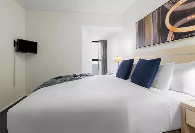 2 Bedrooms Apartment River View, Oaks Brisbane Aurora Suites
