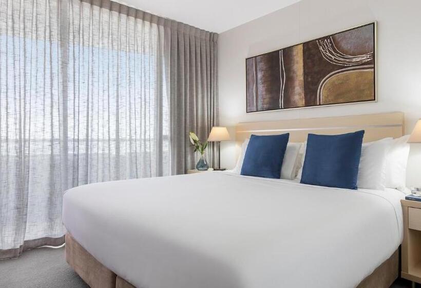 2 Bedrooms Apartment River View, Oaks Brisbane Aurora Suites