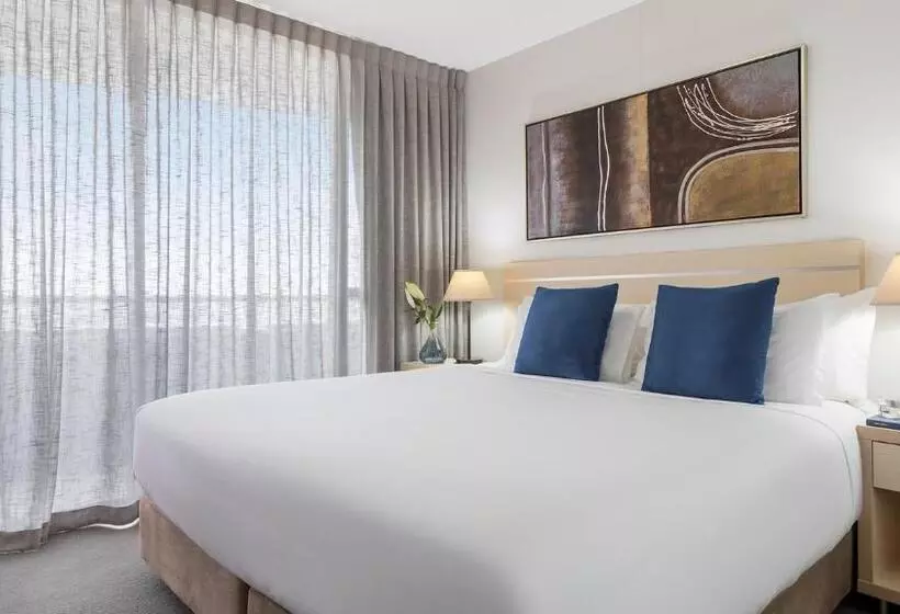 2 Bedrooms Apartment River View, Oaks Brisbane Aurora Suites